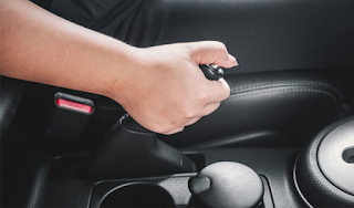 استخدام فرامل اليد في السيارة تعلم السياقة