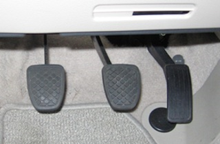 ما هي الخطوات التي يجب اتباعها لتشغيل السيارة للمبتدئات